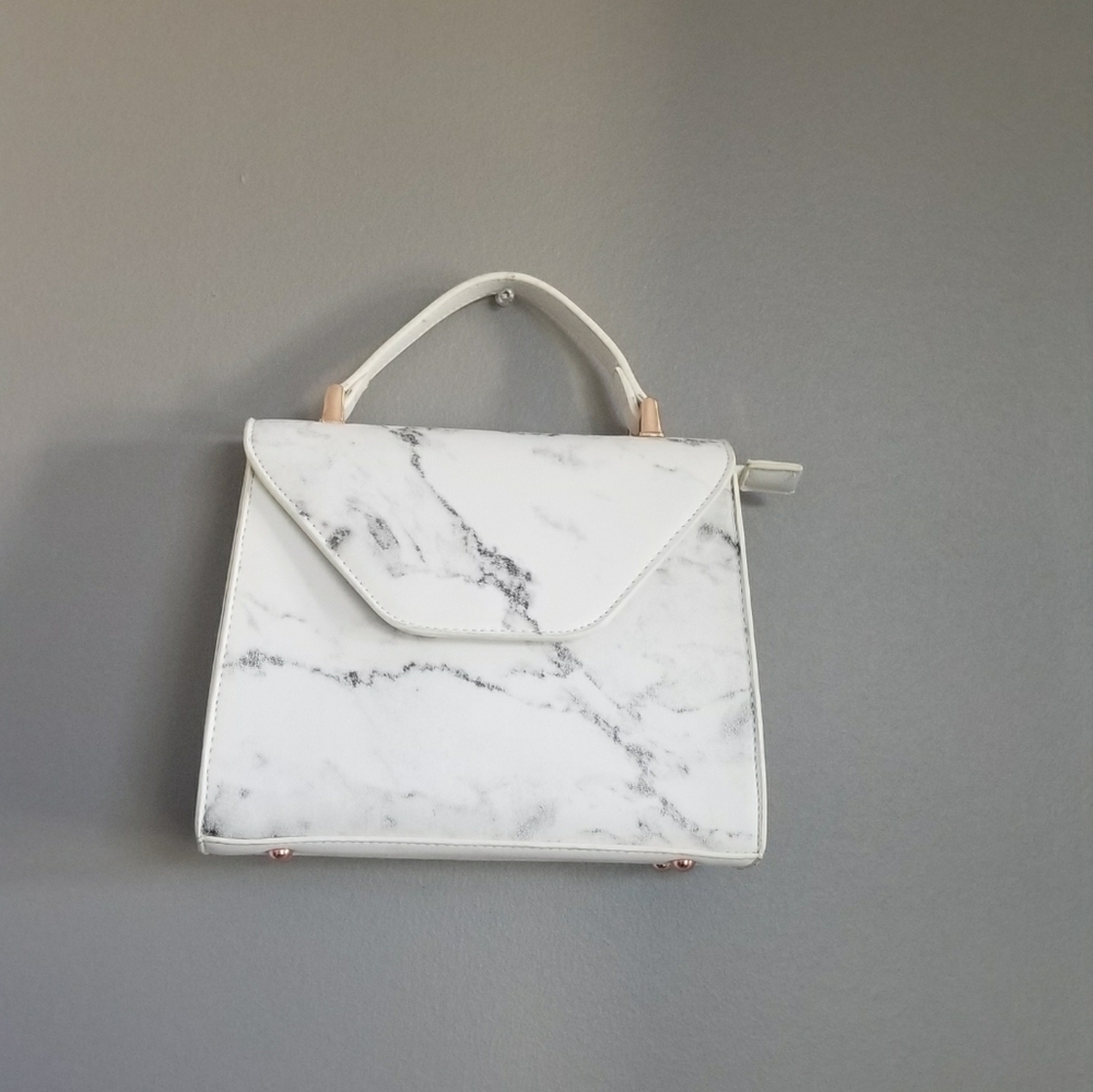 🍁New to the closet🍁NWT Marble print bag